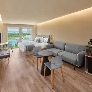 4* Hotel Aeropuerto Riviera